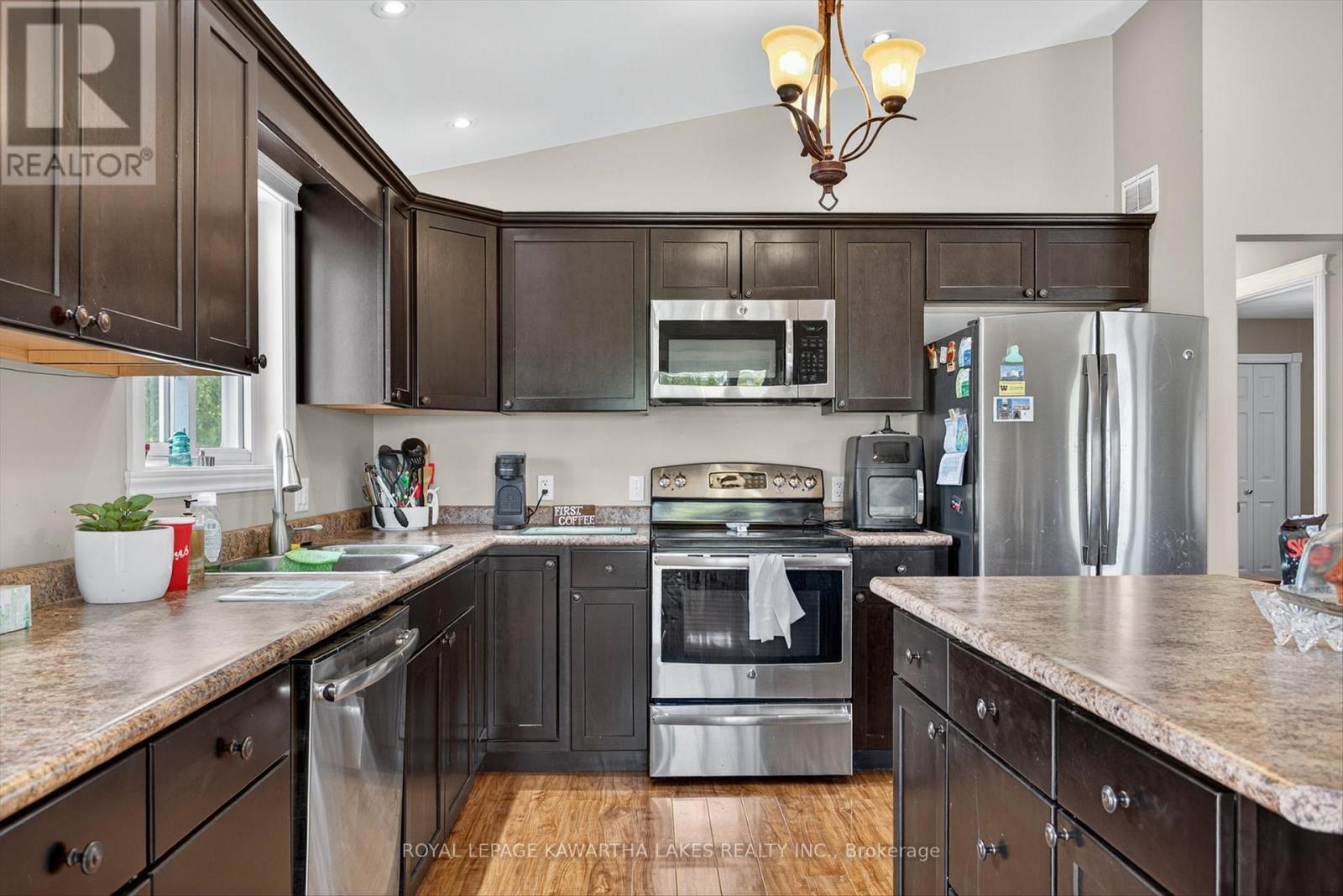 21 Hillside Drive, Kawartha Lakes, Ontario  K9V 1A3 - Photo 12 - X12467476