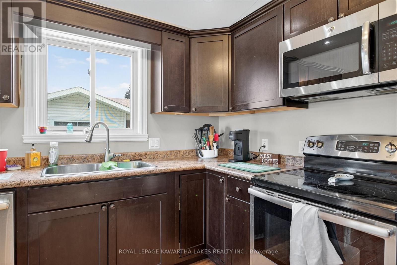 21 Hillside Drive, Kawartha Lakes, Ontario  K9V 1A3 - Photo 13 - X12467476