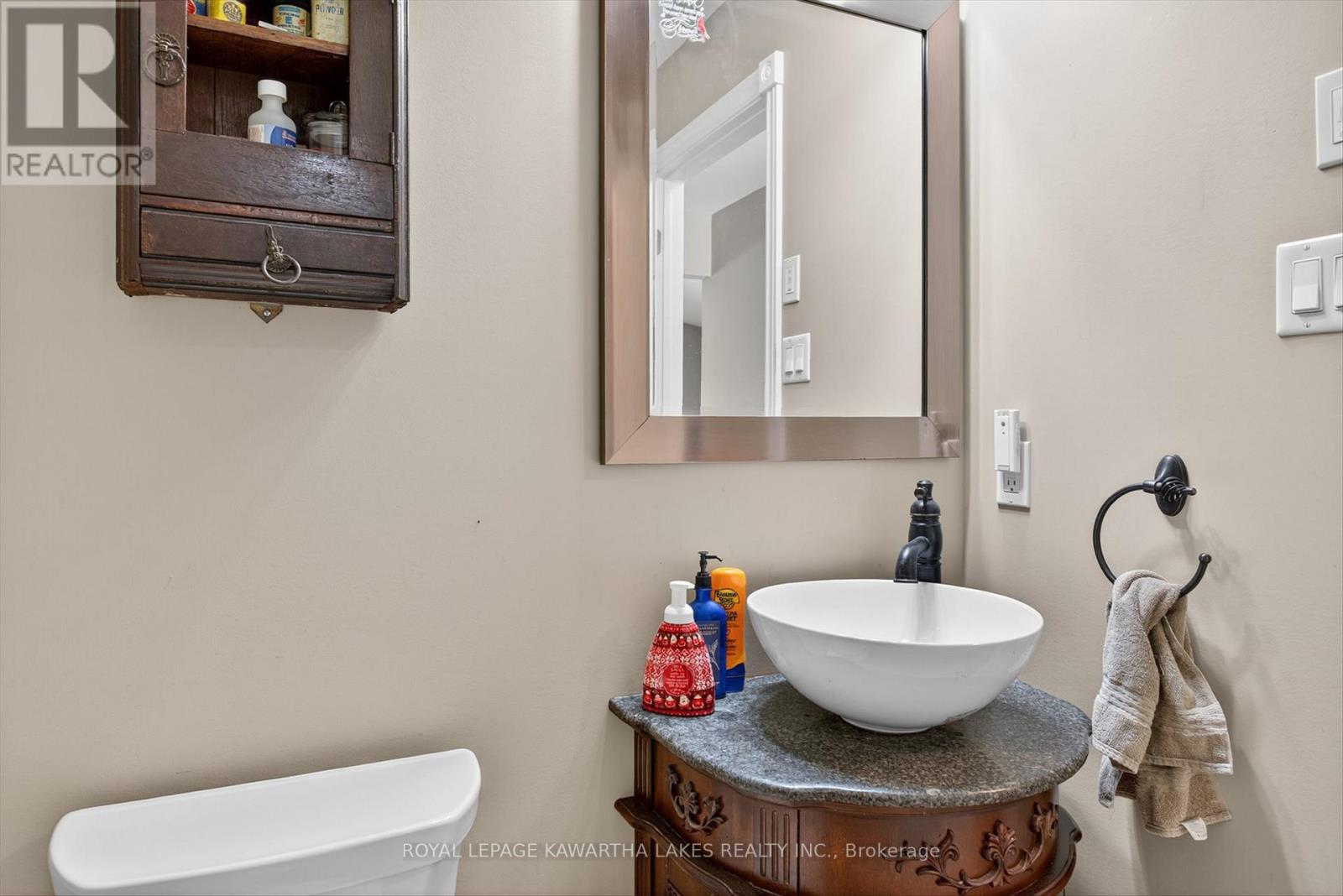 21 Hillside Drive, Kawartha Lakes, Ontario  K9V 1A3 - Photo 17 - X12467476