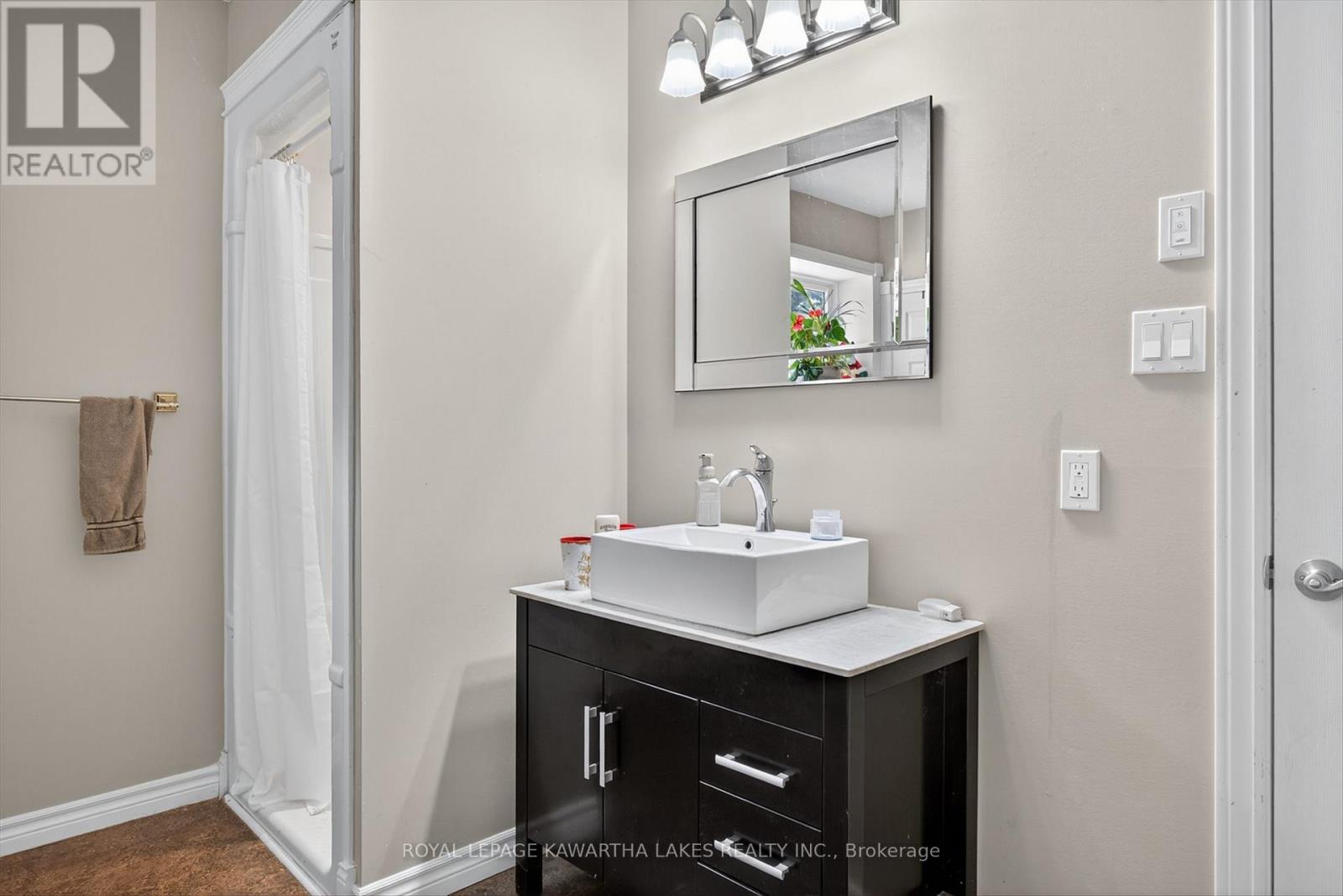 21 Hillside Drive, Kawartha Lakes, Ontario  K9V 1A3 - Photo 27 - X12467476