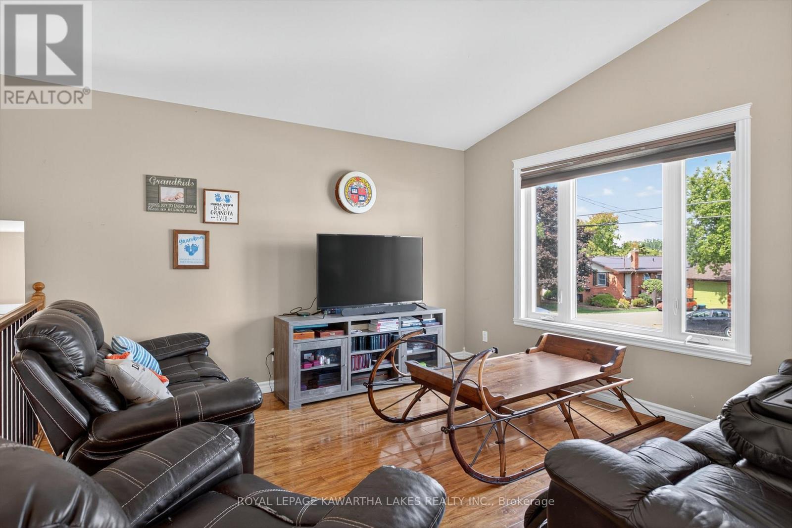 21 Hillside Drive, Kawartha Lakes, Ontario  K9V 1A3 - Photo 8 - X12467476