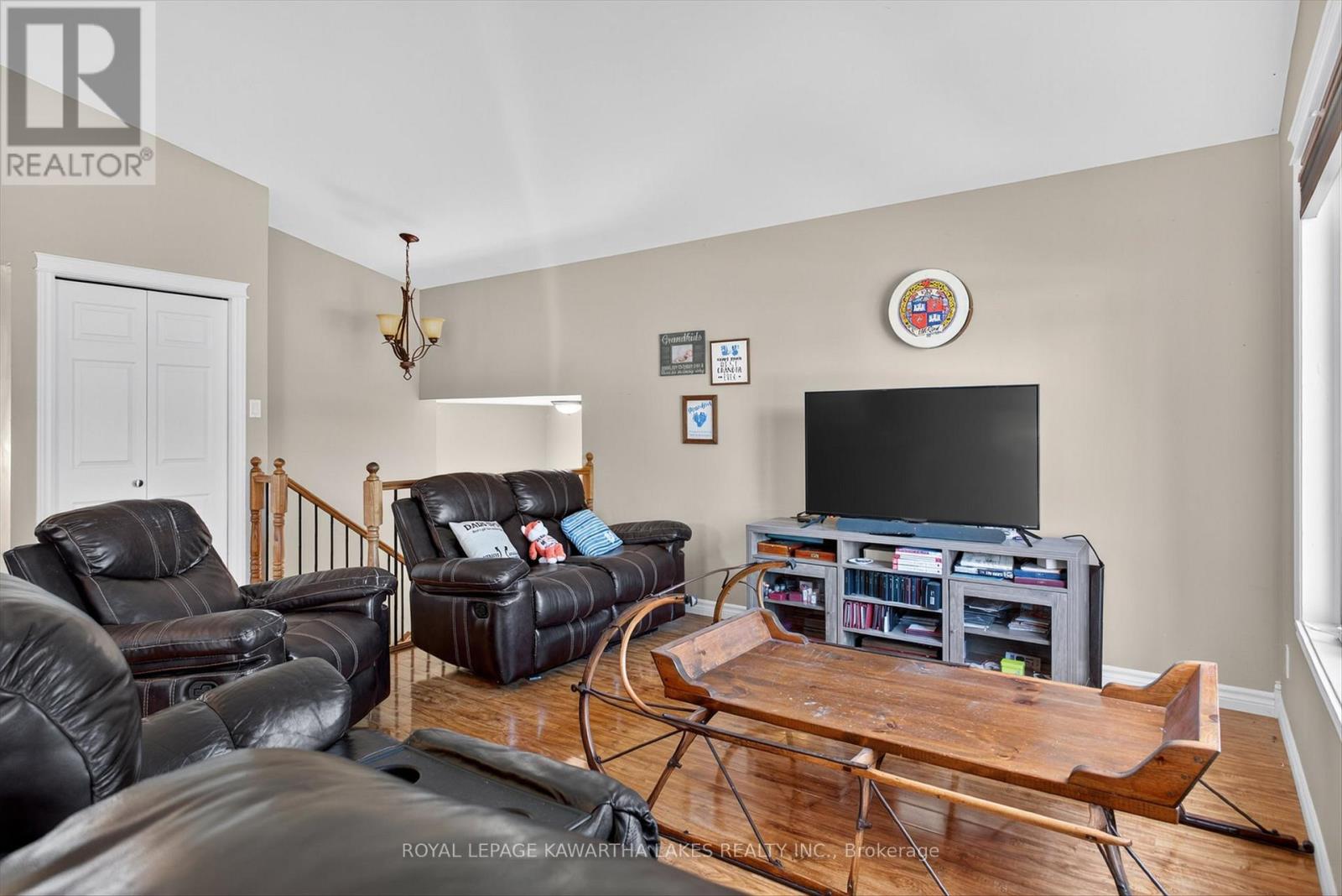 21 Hillside Drive, Kawartha Lakes, Ontario  K9V 1A3 - Photo 9 - X12467476