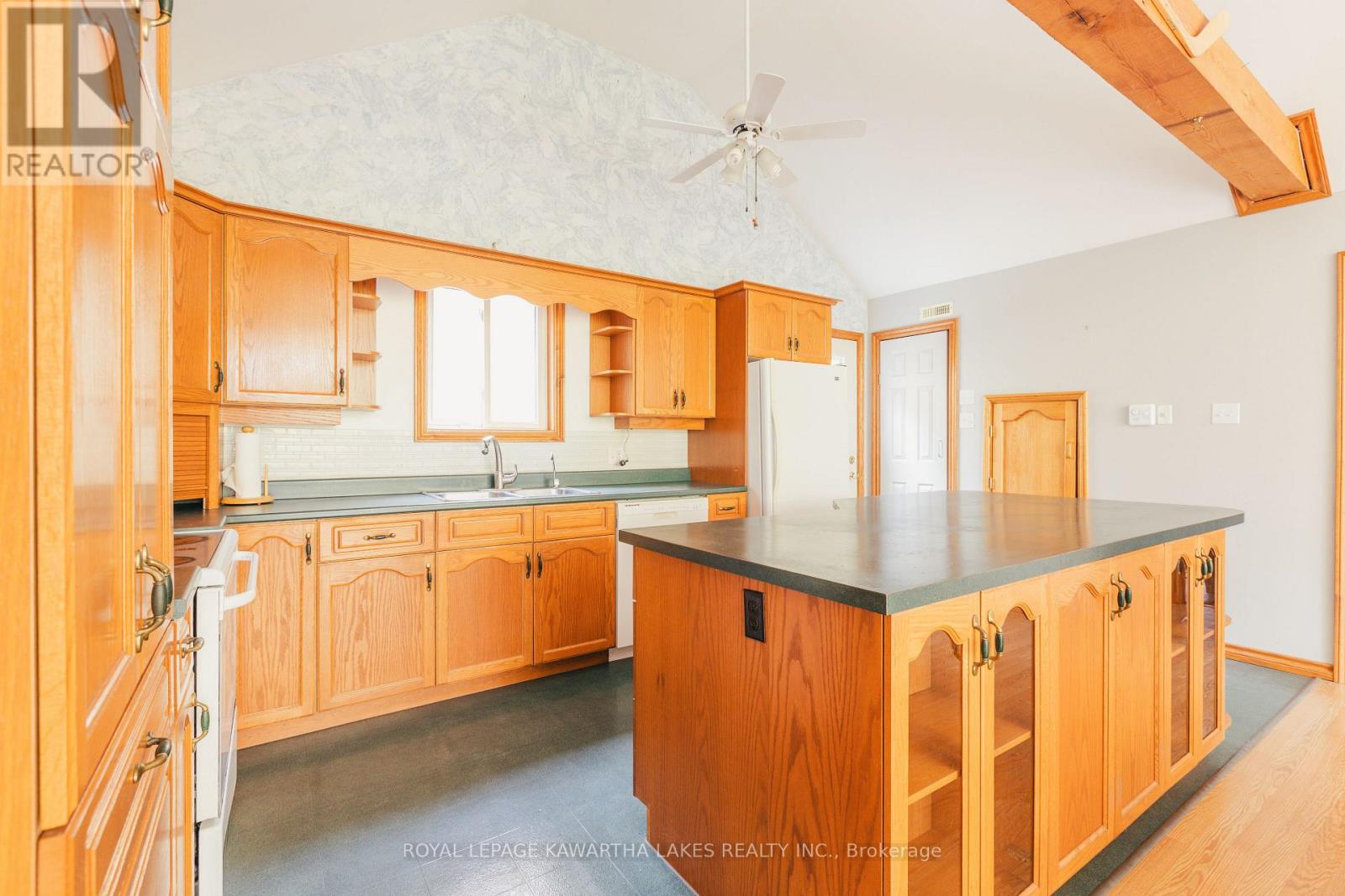 693 Balsam Lake Drive, Kawartha Lakes, Ontario  K0M 2B0 - Photo 11 - X12475205