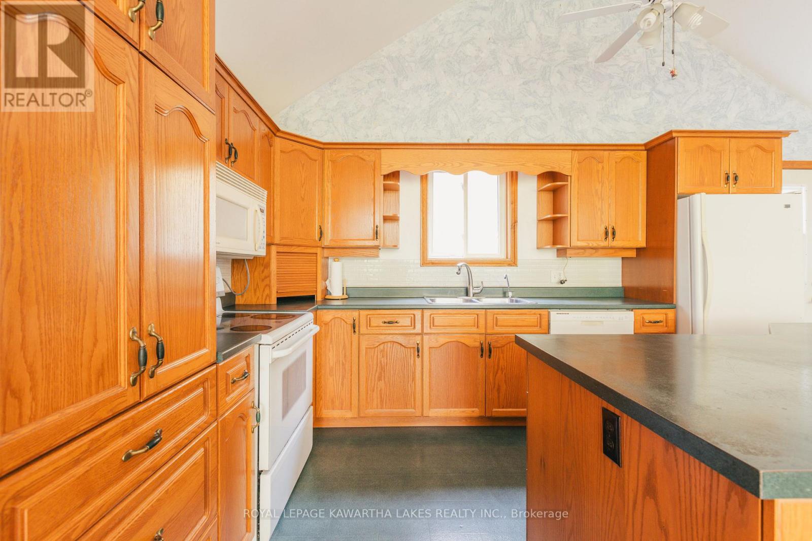 693 Balsam Lake Drive, Kawartha Lakes, Ontario  K0M 2B0 - Photo 13 - X12475205