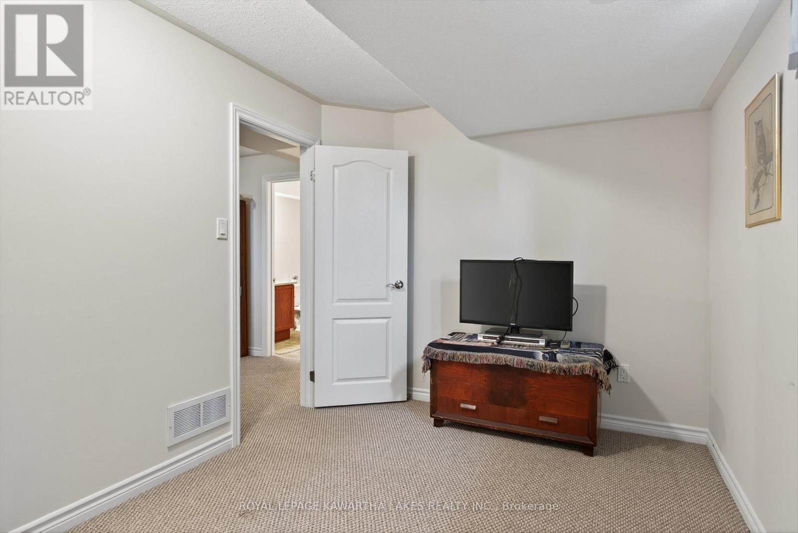 26 Chadwin Drive, Kawartha Lakes, Ontario  K9V 0E9 - Photo 24 - X12501528