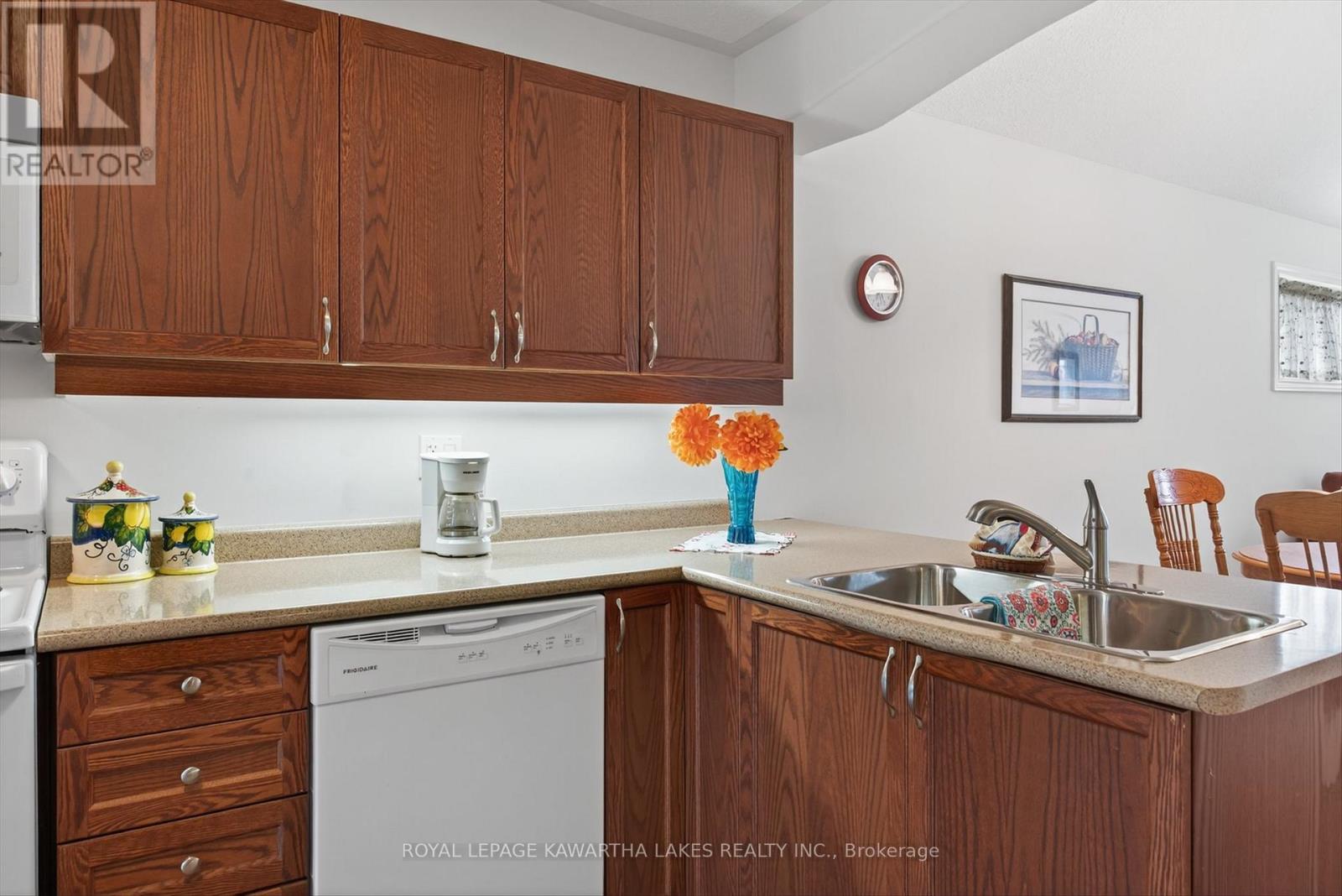 26 Chadwin Drive, Kawartha Lakes, Ontario  K9V 0E9 - Photo 8 - X12501528