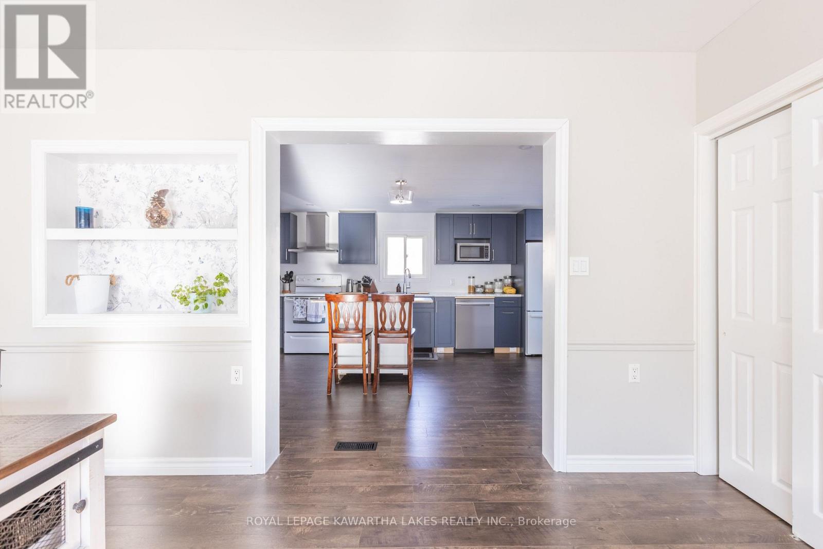 18 Hill Street, Kawartha Lakes, Ontario  K9V 0H5 - Photo 12 - X12510914