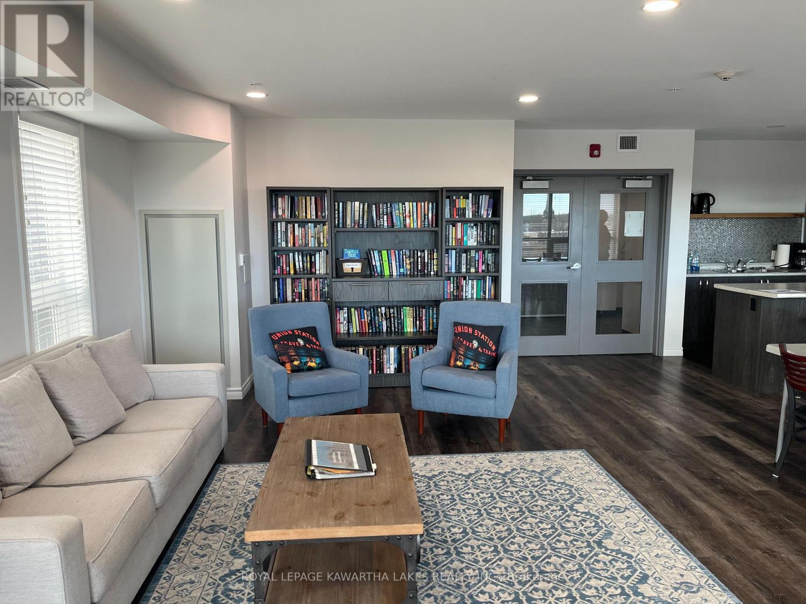 105 - 58 Glenelg Street W, Kawartha Lakes, Ontario  K9V 0M9 - Photo 39 - X12554384