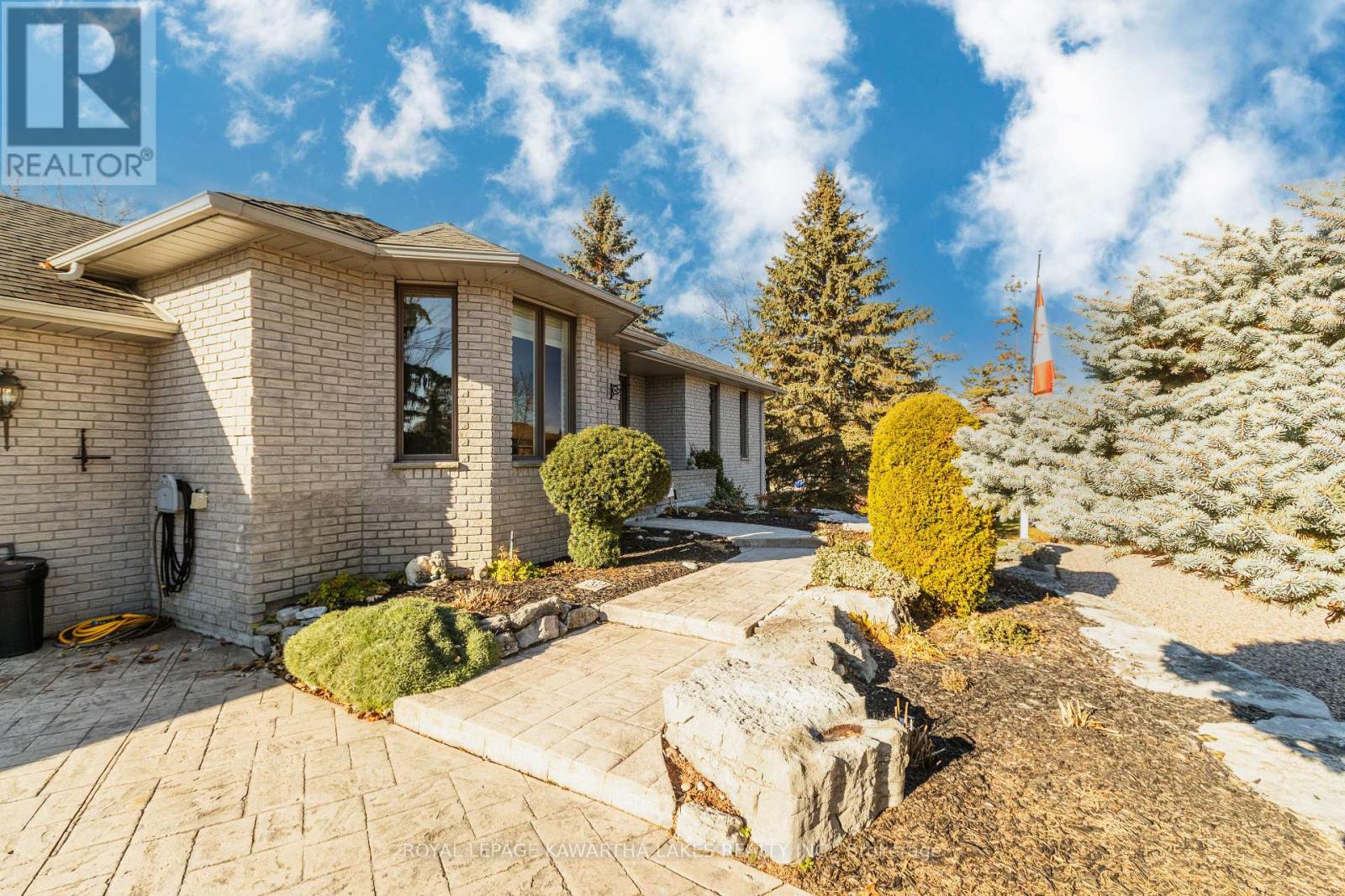 83 Navigators Trail, Kawartha Lakes, Ontario  K0M 1A0 - Photo 4 - X12565254