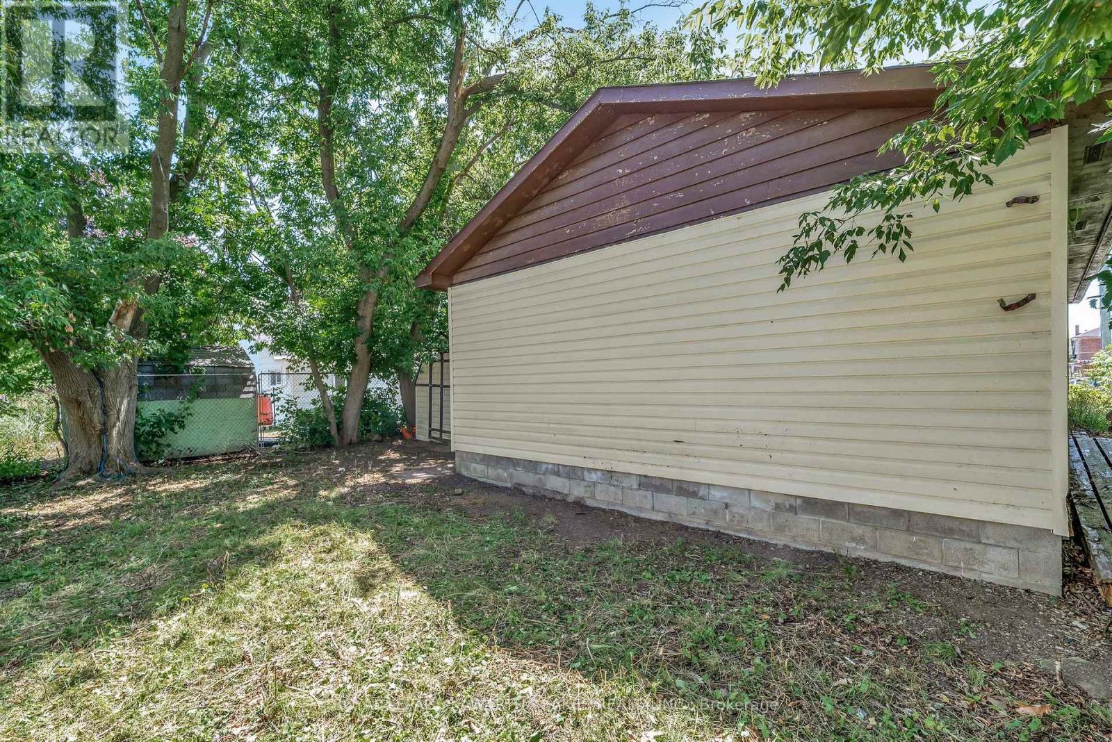 4 Bond Street E, Kawartha Lakes, Ontario  K9V 3P3 - Photo 32 - X12595422