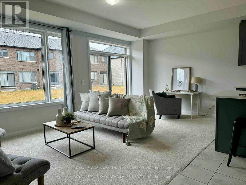 19 Keenan Street, Kawartha Lakes, Ontario  K9V 6C2 - Photo 4 - X12644470