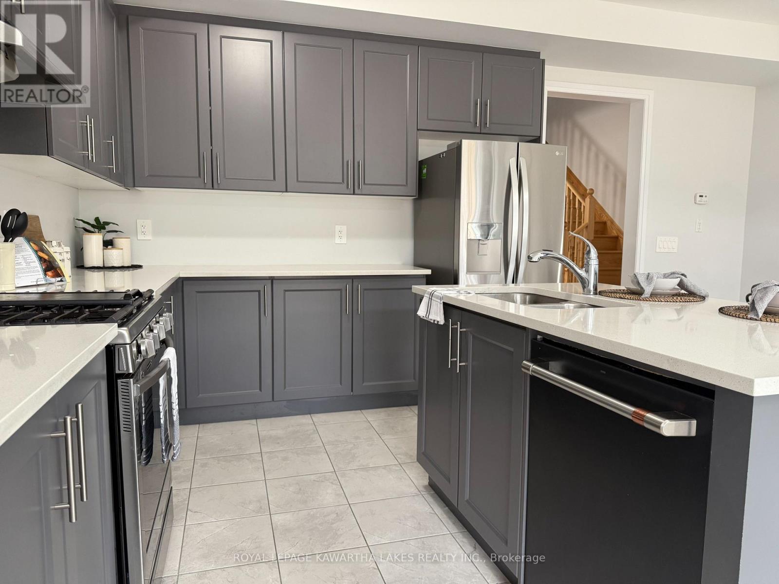 19 Keenan Street, Kawartha Lakes, Ontario  K9V 6C2 - Photo 8 - X12644470