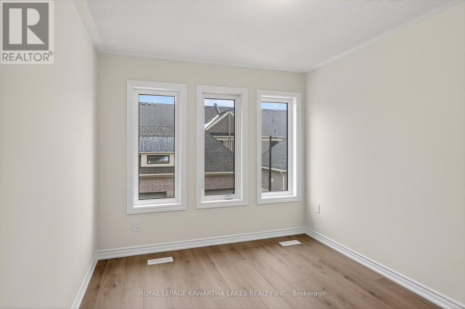 77 Watts Mew, Kawartha Lakes, Ontario  K9V 0T3 - Photo 32 - X12665344