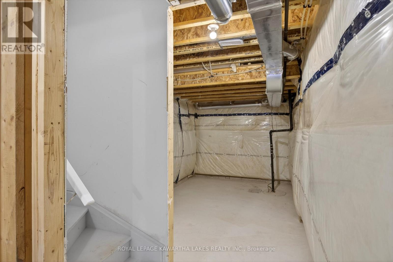 77 Watts Mew, Kawartha Lakes, Ontario  K9V 0T3 - Photo 37 - X12665344