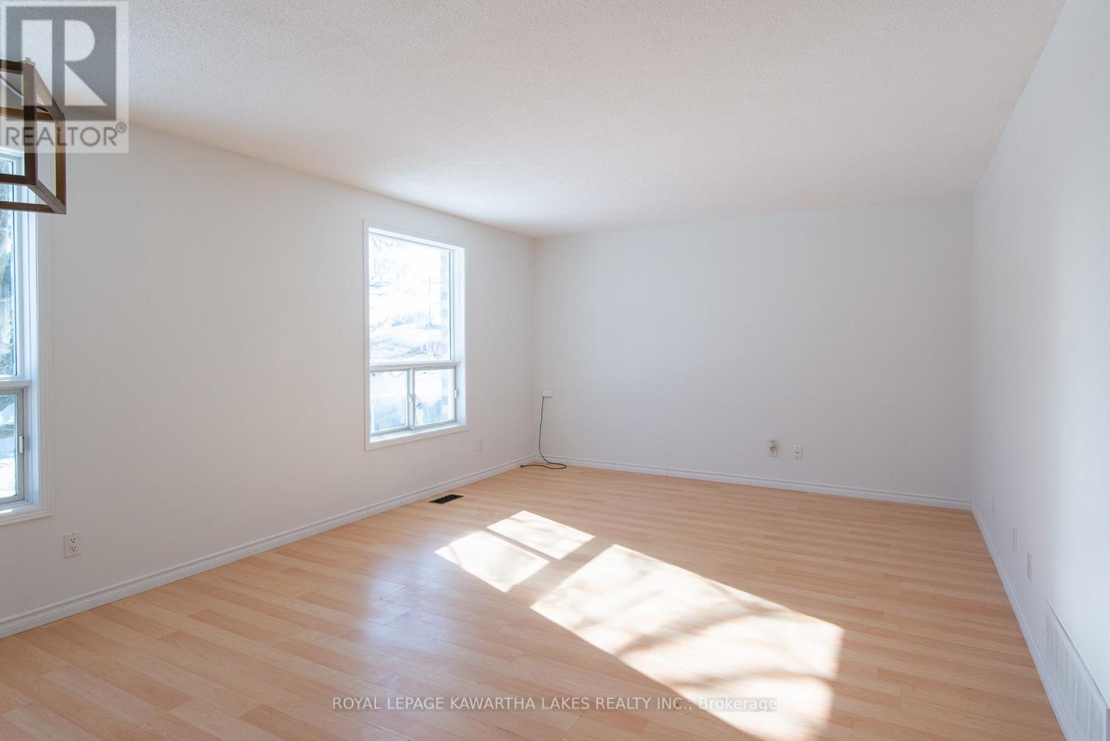 78 Eglington Street E, Kawartha Lakes, Ontario  K9V 3Z5 - Photo 12 - X12752926