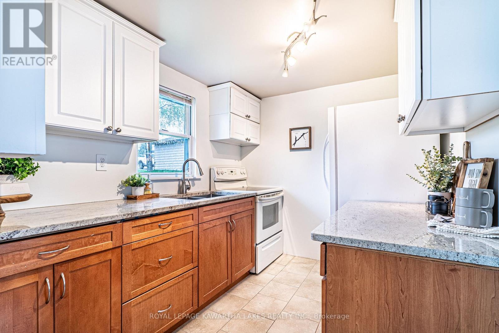 215 Snug Harbour Road, Kawartha Lakes, Ontario  K9V 4R6 - Photo 16 - X12879588