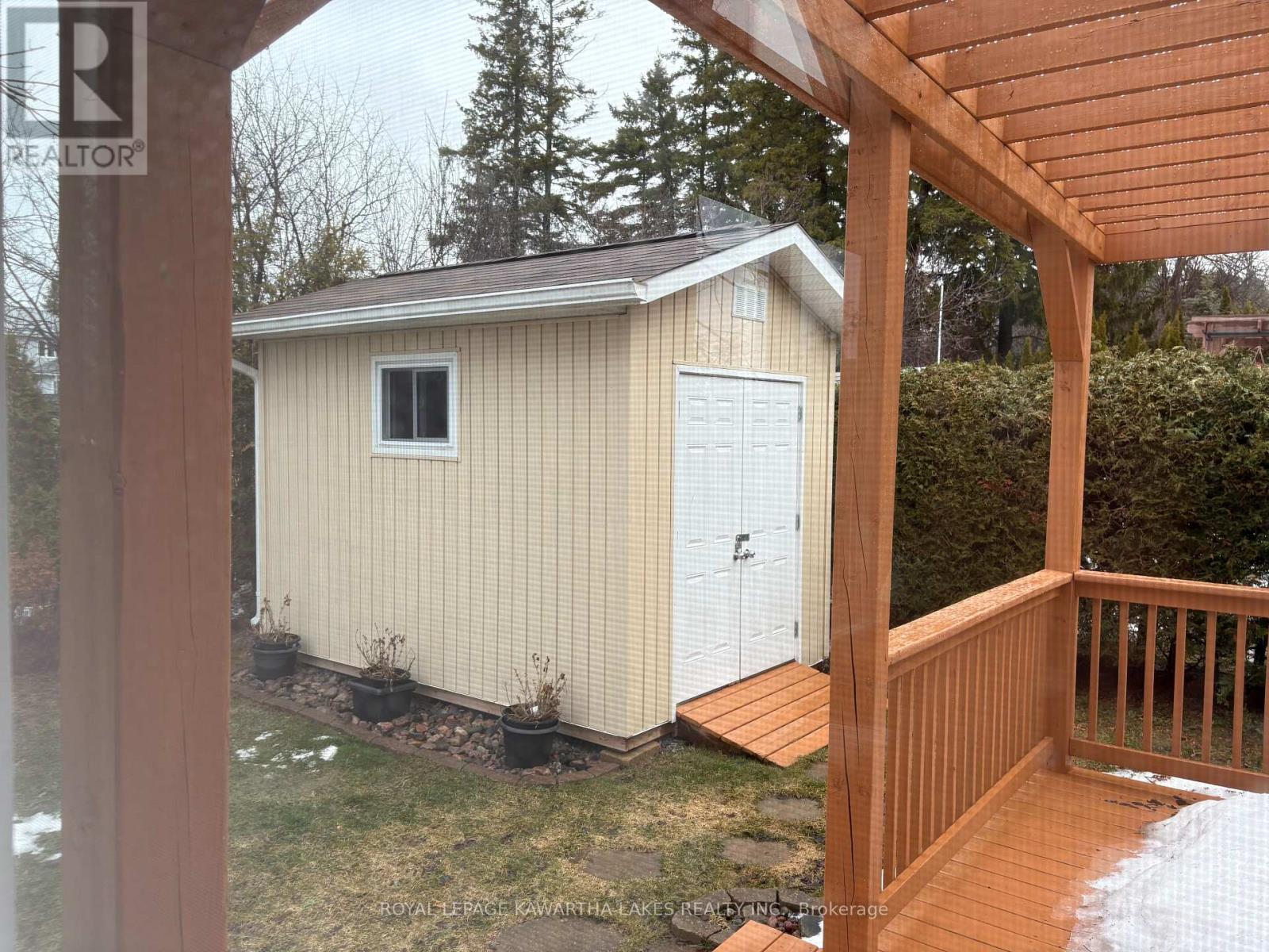 8 Ellis Crescent, Kawartha Lakes, Ontario  K9V 0A4 - Photo 24 - X12889426