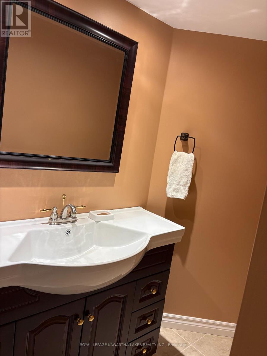 8 Ellis Crescent, Kawartha Lakes, Ontario  K9V 0A4 - Photo 37 - X12889426