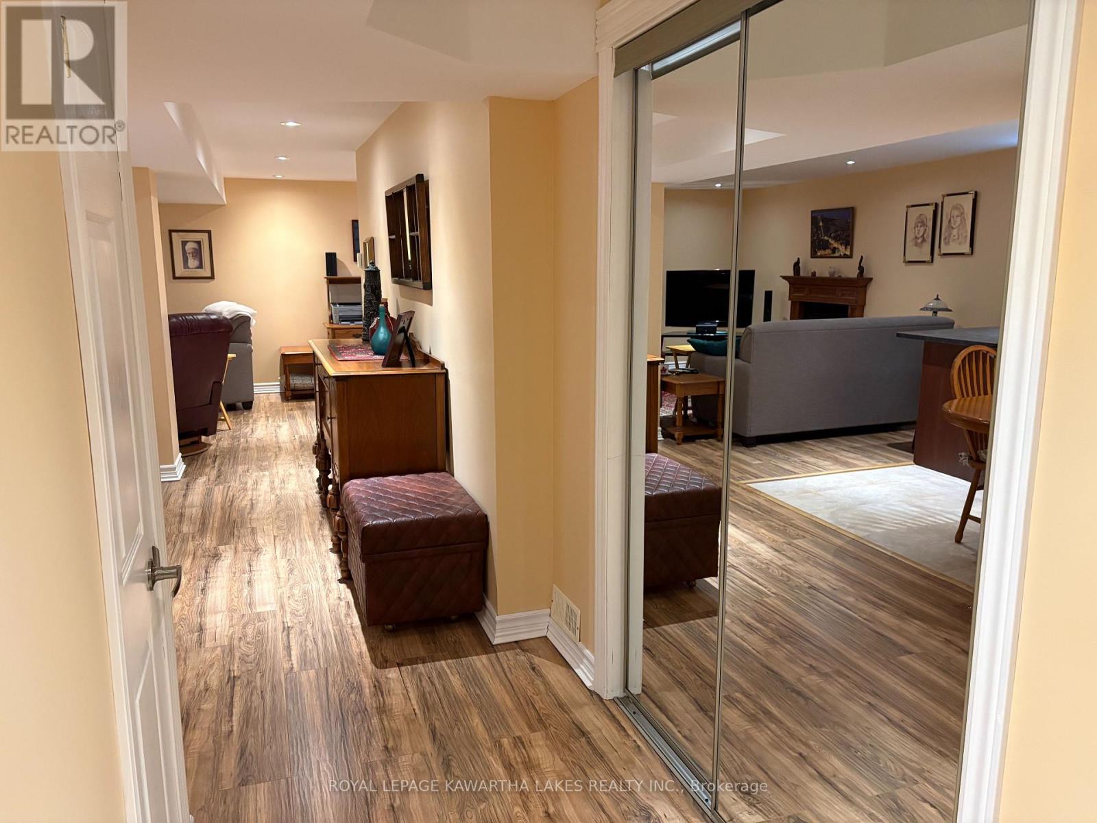 8 Ellis Crescent, Kawartha Lakes, Ontario  K9V 0A4 - Photo 39 - X12889426