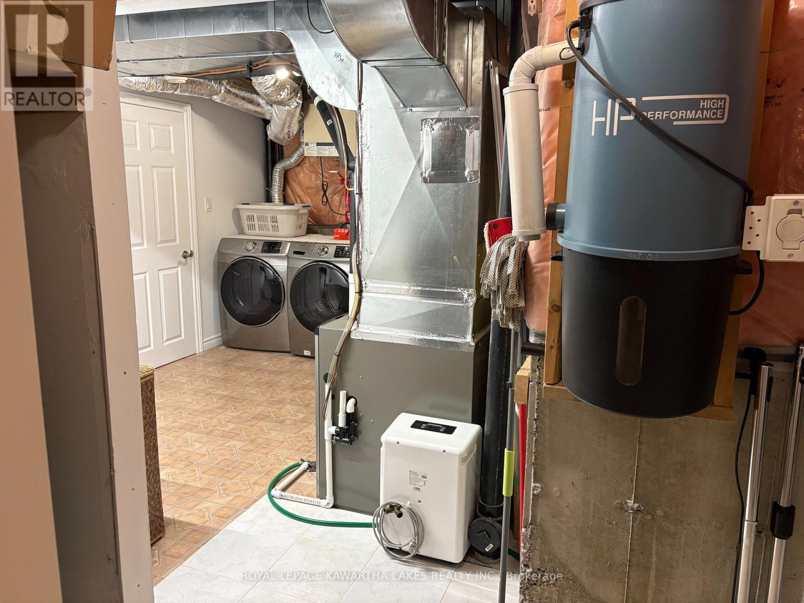 8 Ellis Crescent, Kawartha Lakes, Ontario  K9V 0A4 - Photo 40 - X12889426