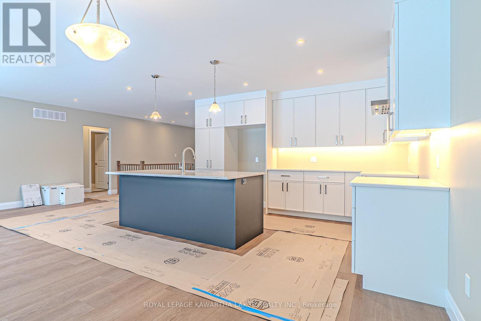 6 Patrick Street, Kawartha Lakes, Ontario  K0M 2B0 - Photo 12 - X12908556