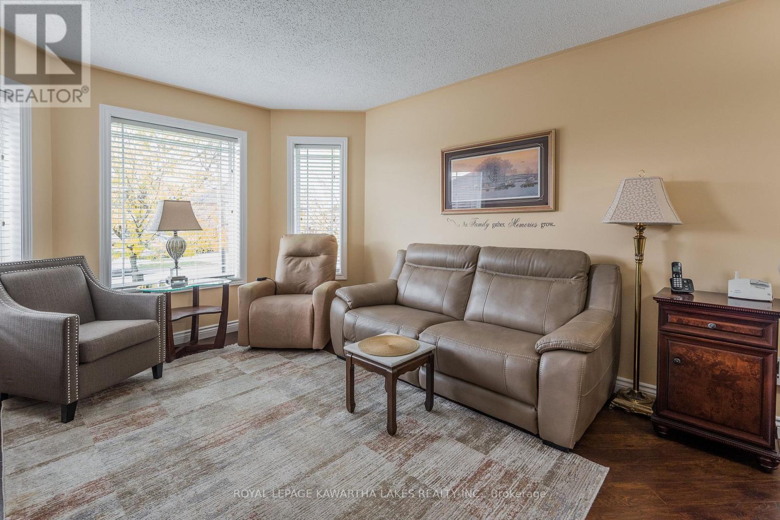 29 Midland Drive, Kawartha Lakes, Ontario  K9V 6B9 - Photo 13 - X12931634