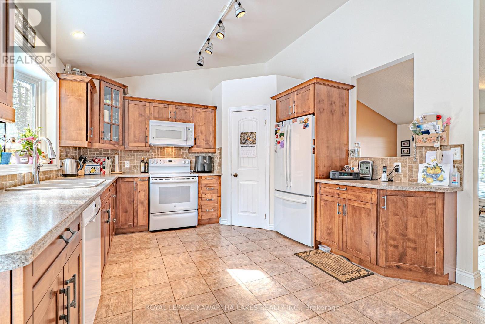 914 County Rd 49, Trent Lakes, Ontario  K0M 1A0 - Photo 16 - X12971700