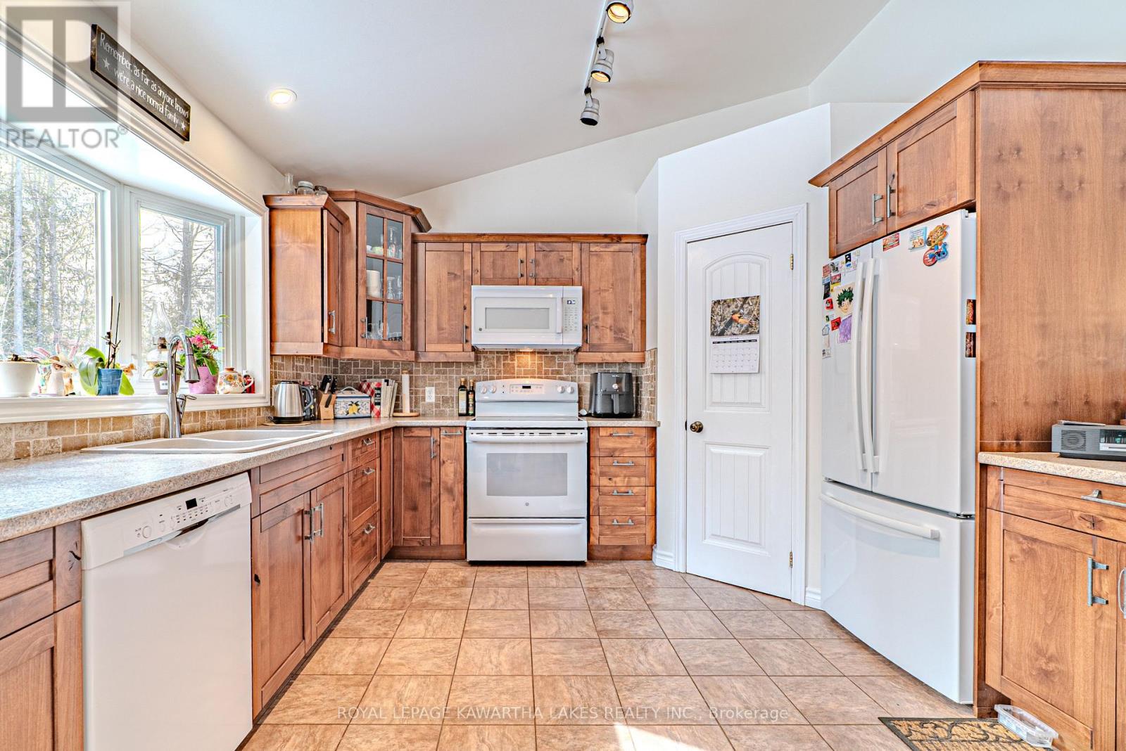 914 County Rd 49, Trent Lakes, Ontario  K0M 1A0 - Photo 17 - X12971700