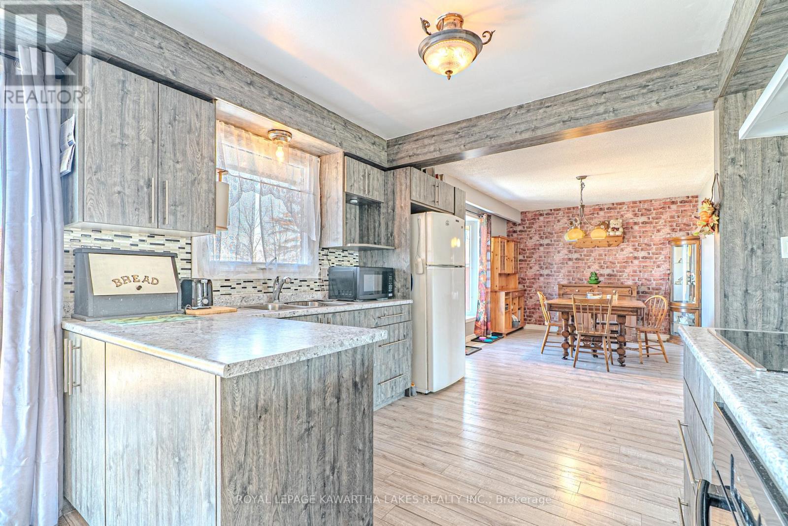 49 Cresswell Road E, Kawartha Lakes, Ontario  K0M 1J0 - Photo 33 - X12984000