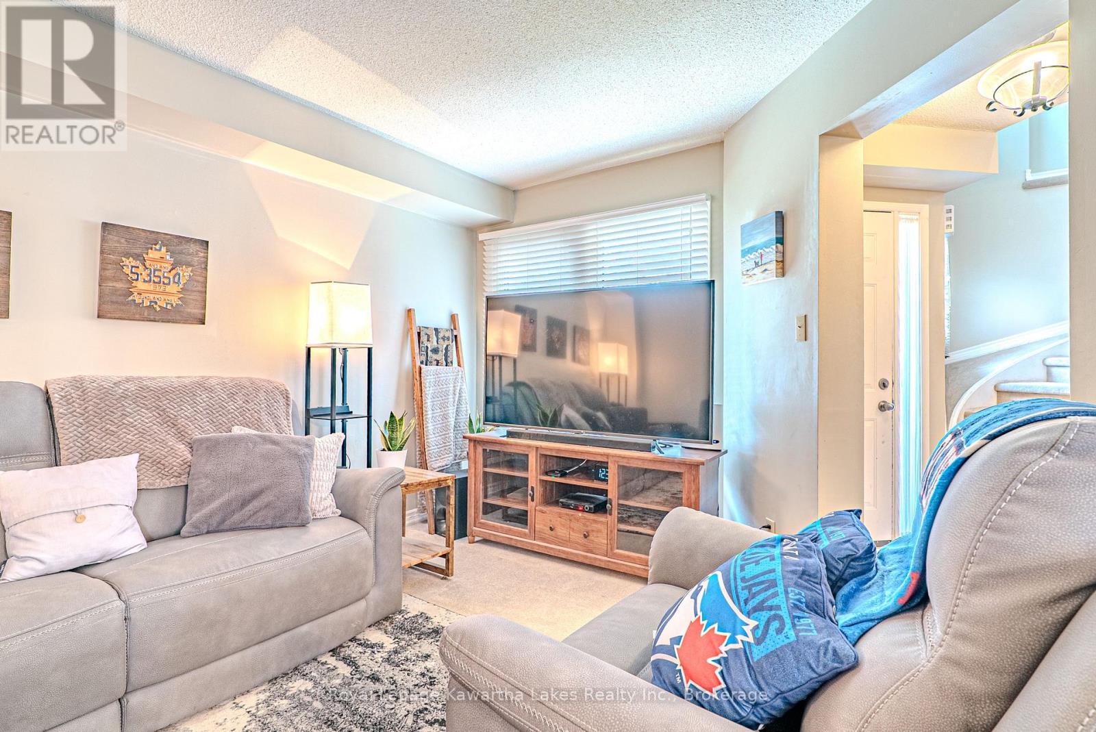 38 Lipton Crescent, Whitby, Ontario  L1R 1W7 - Photo 10 - E13513422