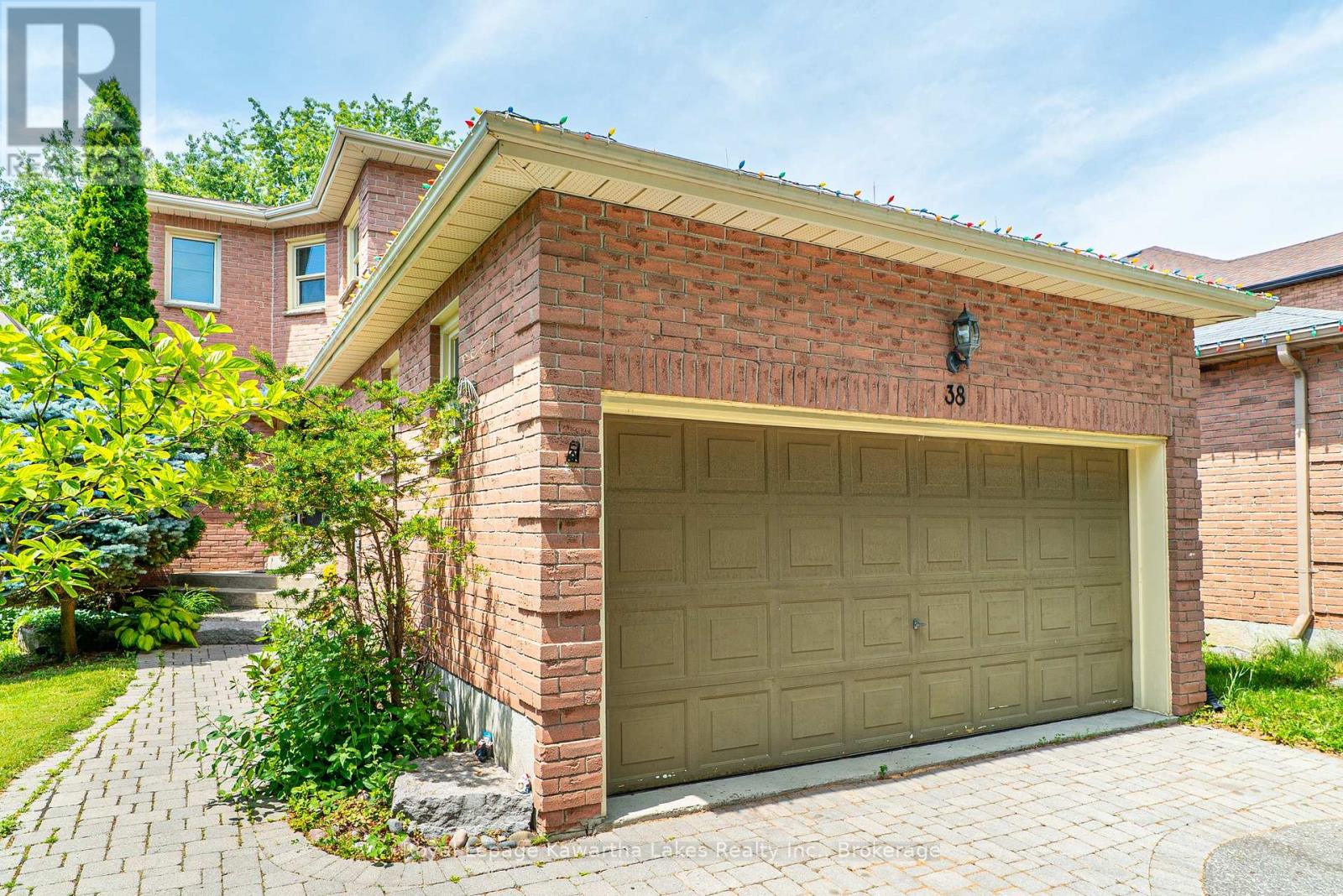 38 Lipton Crescent, Whitby, Ontario  L1R 1W7 - Photo 2 - E13513422