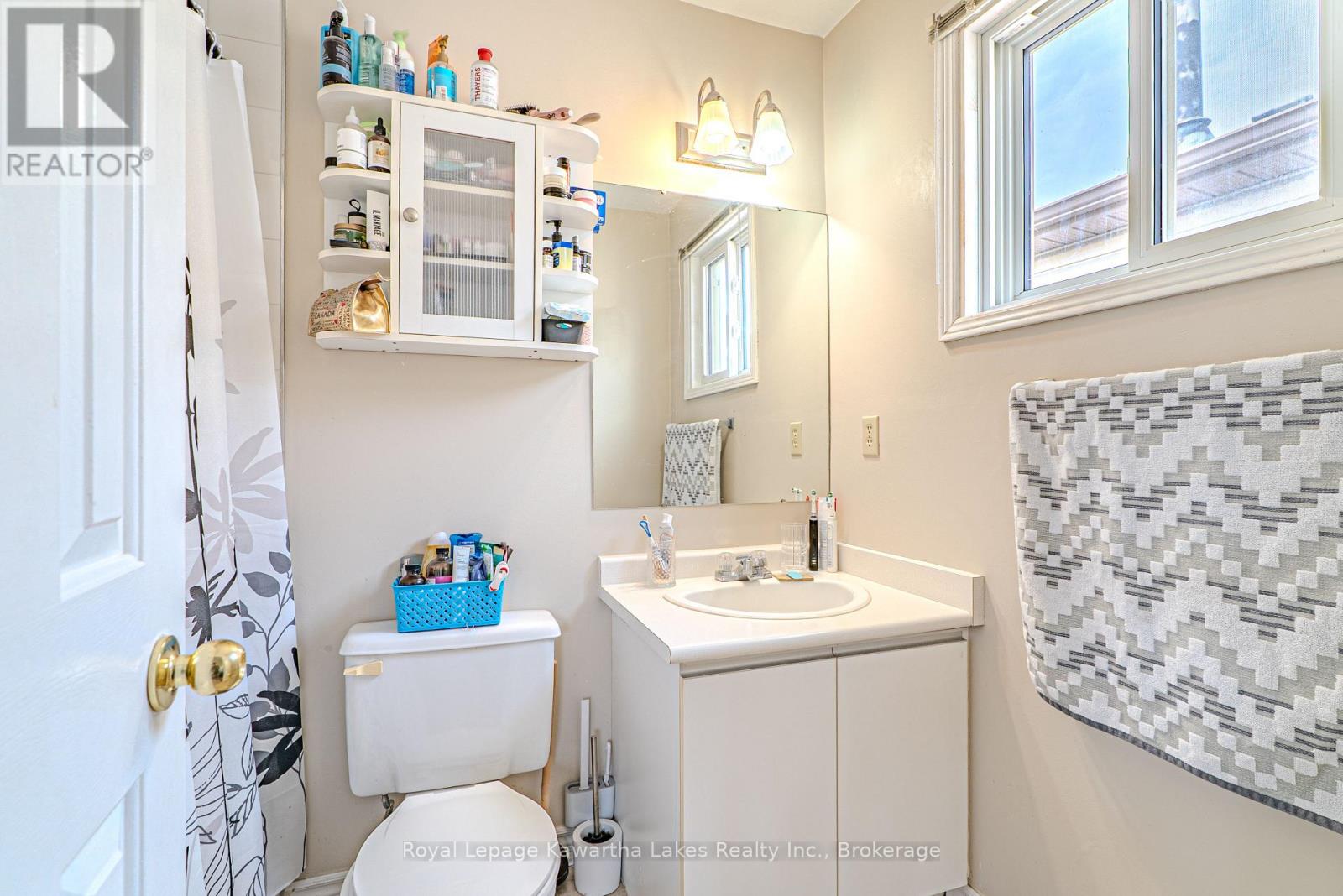 38 Lipton Crescent, Whitby, Ontario  L1R 1W7 - Photo 20 - E13513422